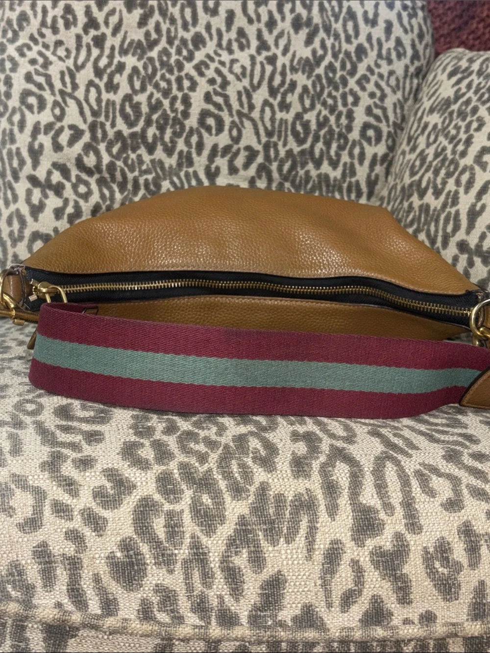 Marc Jacobs Gotham hobo shoulder bag tan leather purse slouchy chunky hardware